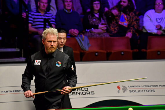 Adrian Ridley playing at the 2023 World Seniors Snooker Championship