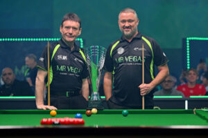 Jimmy White and Stephen Hendry pose before the final by the baulk end of the table with the trophy in front and in between them.